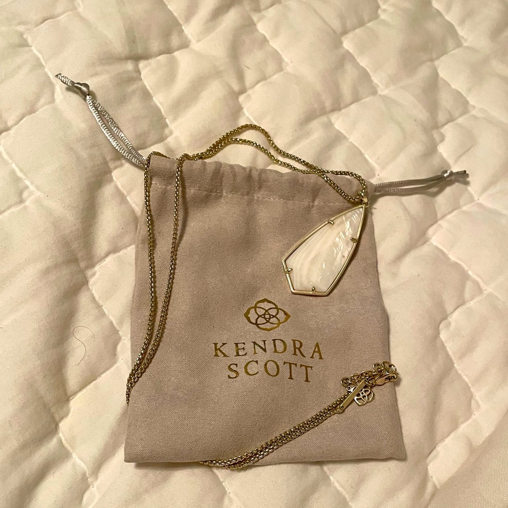 Kendra Scott Olivia Gold Long Pendant Necklace in Ivory